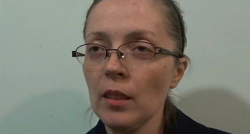 Краснодарская активистка Яна Антонова. Стоп-кадр видео Facebook https://www.facebook.com/MBKhMedia/videos/627970580950184/?v=627970580950184 Краснодарская активистка Яна Антонова. Стоп-кадр видео Facebook https://www.facebook.com/MBKhMedia/videos/627970580950184/?v=627970580950184