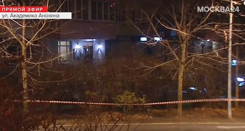 На месте убийства Ибрагима Эльджаркиева. Стоп-кадр видео канала YouTube "Москва 24" https://www.youtube.com/watch?v=m9CnT6XcTYU На месте убийства Ибрагима Эльджаркиева. Стоп-кадр видео канала YouTube "Москва 24" https://www.youtube.com/watch?v=m9CnT6XcTYU