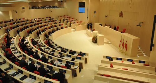 Парламент Грузии. Фото: VOA - Voice of America (Russian service) https://ru.wikipedia.org/ Парламент Грузии. Фото: VOA - Voice of America (Russian service) https://ru.wikipedia.org/