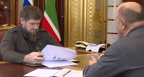 Таймасханов отчитывается Кадырову. Кадр видео Ramzan Kadyrov "ВКонтакте"
https://vk.com/wall279938622_450357?reply=450448 Таймасханов отчитывается Кадырову. Кадр видео Ramzan Kadyrov "ВКонтакте"
https://vk.com/wall279938622_450357?reply=450448