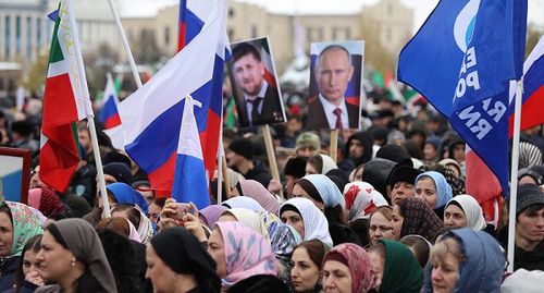 На площади имени А.Ш. Кадырова в Грозном. Фото: пресс-служба "Единой России" в Чеченской Республике На площади имени А.Ш. Кадырова в Грозном. Фото: пресс-служба "Единой России" в Чеченской Республике