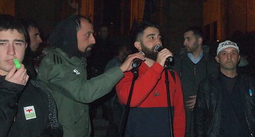 Участники акции протеста в Тбилиси. 15 ноября 2019 г. Фото Беслана Кмузова для "Кавказского узла" Участники акции протеста в Тбилиси. 15 ноября 2019 г. Фото Беслана Кмузова для "Кавказского узла"