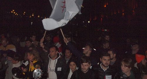 Участники акции протеста в Тбилиси. Фото Беслана Кмузова для "Кавказского узла". Участники акции протеста в Тбилиси. Фото Беслана Кмузова для "Кавказского узла".