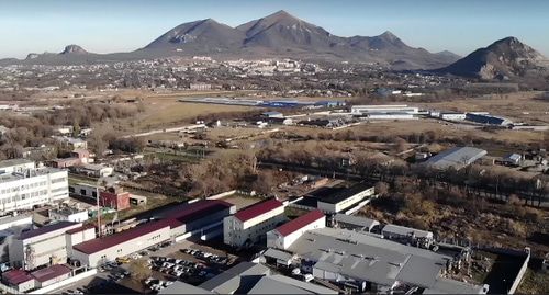 Окрестности Лермонтово. Стопкадр видео Кавказ.реалии https://www.kavkazr.com/a/30285241.html Окрестности Лермонтово. Стопкадр видео Кавказ.реалии https://www.kavkazr.com/a/30285241.html