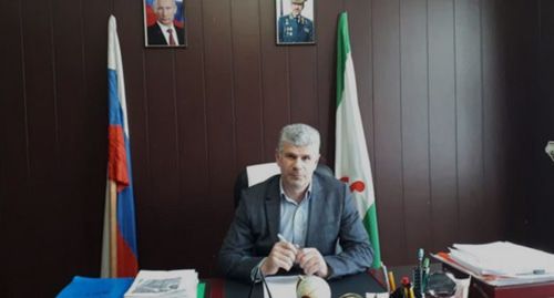 Бывший глава села Экажево Магомед-Башир Кациев. Фото: ПЦ "Мемориал" https://memohrc.org/ru/news_old/byvshiy-glava-administracii-sela-ekazhevo-chlen-edinoy-rossii-uchastvovavshiy-v-mitinge Бывший глава села Экажево Магомед-Башир Кациев. Фото: ПЦ "Мемориал" https://memohrc.org/ru/news_old/byvshiy-glava-administracii-sela-ekazhevo-chlen-edinoy-rossii-uchastvovavshiy-v-mitinge