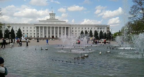 Площадь Согласия в Нальчике. Фото: Olgabogomolova88 CC BY-SA 4.0 - https://ru.wikipedia.org/ Площадь Согласия в Нальчике. Фото: Olgabogomolova88 CC BY-SA 4.0 - https://ru.wikipedia.org/
