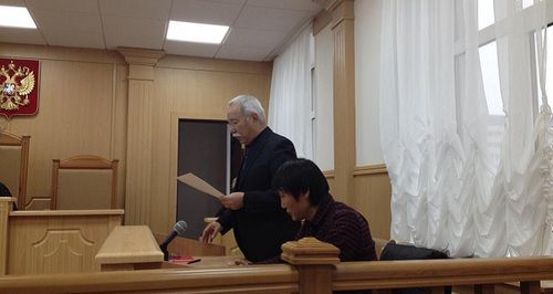 Эрдни Манцаев и его защитник в суде. Фото Алены Садовской для "Кавказского узла". Эрдни Манцаев и его защитник в суде. Фото Алены Садовской для "Кавказского узла".