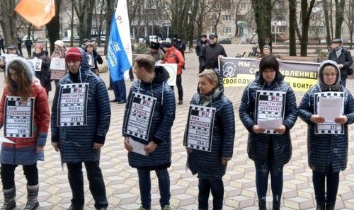 Митинг в Ростове-на-Дону в поддержку политзаключенных. Фото Валерия Люгаева для "Кавказского узла" Митинг в Ростове-на-Дону в поддержку политзаключенных. Фото Валерия Люгаева для "Кавказского узла"