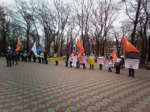 Участники митинга в Ростове-на-Дону. Фото Валерия Люгаева для "Кавказского узла" Участники митинга в Ростове-на-Дону. Фото Валерия Люгаева для "Кавказского узла"