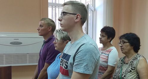 Родные и друзья Сергея Мельника в зале суда. Волгоград, июль 2019 г. Фото Татьяны Филимоновой для "Кавказского узла" Родные и друзья Сергея Мельника в зале суда. Волгоград, июль 2019 г. Фото Татьяны Филимоновой для "Кавказского узла"
