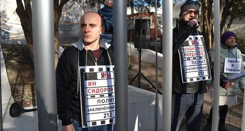Участники митинга-флешмоба в Ростове-на-Дону. 7 декабря 2019 года. Фото Константина Волгина для "Кавказского узла" Участники митинга-флешмоба в Ростове-на-Дону. 7 декабря 2019 года. Фото Константина Волгина для "Кавказского узла"