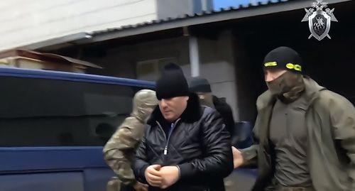 Хасан Полонкоев под конвоем. Кадр оперативного видео СК РФ https://yandex.ru/search/?text=%D0%A3%20%D1%81%D0%BB%D0%B5%D0%B4%D1%81%D1%82%D0%B2%D0%B8%D1%8F%20%D0%BD%D0%B5%D1%82%20%D0%BD%D0%B8%D0%BA%D0%B0%D0%BA%D0%B8%D1%85%20%D0%B4%D0%BE%D0%BA%D0%B0%D0%B7%D0%B0%D1%82%D0%B5%D0%BB%D1%8C%D1%81%D1%82%D0%B2%20%D0%BF%D1%80%D0%B8%D1%87%D0%B0%D1%81%D1%82%D0%BD%D0%BE%D1%81%D1%82%D0%B8%20%D0%A5%D0%B0%D1%81%D0%B0%D0%BD%D0%B0%20%D0%9F%D0%BE%D0%BB%D0%BE%D0%BD%D0%BE%D0%BA%D0%BE%D0%B5%D0%B2%D0%B0%20%D0%BA&clid=2270455&banerid=0201003251%3A6698507801243703709&win=358&lr=213 Хасан Полонкоев под конвоем. Кадр оперативного видео СК РФ https://yandex.ru/search/?text=%D0%A3%20%D1%81%D0%BB%D0%B5%D0%B4%D1%81%D1%82%D0%B2%D0%B8%D1%8F%20%D0%BD%D0%B5%D1%82%20%D0%BD%D0%B8%D0%BA%D0%B0%D0%BA%D0%B8%D1%85%20%D0%B4%D0%BE%D0%BA%D0%B0%D0%B7%D0%B0%D1%82%D0%B5%D0%BB%D1%8C%D1%81%D1%82%D0%B2%20%D0%BF%D1%80%D0%B8%D1%87%D0%B0%D1%81%D1%82%D0%BD%D0%BE%D1%81%D1%82%D0%B8%20%D0%A5%D0%B0%D1%81%D0%B0%D0%BD%D0%B0%20%D0%9F%D0%BE%D0%BB%D0%BE%D0%BD%D0%BE%D0%BA%D0%BE%D0%B5%D0%B2%D0%B0%20%D0%BA&clid=2270455&banerid=0201003251%3A6698507801243703709&win=358&lr=213