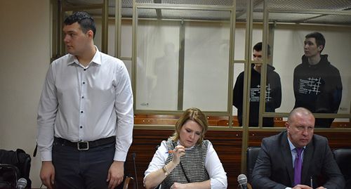 Вячеслав Шашмин, Ян Сидоров и Владислав Мордасов в суде. На переднем плане - защита. 10 декабря 2019 года. Фото Константина Волгина для "Кавказского узла"
Вячеслав Шашмин, Ян Сидоров и Владислав Мордасов в суде. На переднем плане - защита. 10 декабря 2019 года. Фото Константина Волгина для "Кавказского узла"