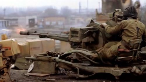 Боевые действия в Грозном. Фото: кадр видео "Это был ад на земле": воспоминания о первой чеченской войне" канала Радио Свобода https://www.youtube.com/watch?v=BHjbaZIEosY
Боевые действия в Грозном. Фото: кадр видео "Это был ад на земле": воспоминания о первой чеченской войне" канала Радио Свобода https://www.youtube.com/watch?v=BHjbaZIEosY
