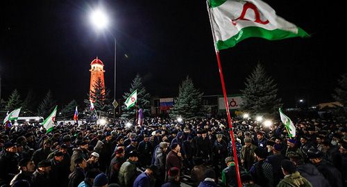 Участники митинга в Магасе. Октябрь 2018 года. Фото: REUTERS/Maxim Shemetov Участники митинга в Магасе. Октябрь 2018 года. Фото: REUTERS/Maxim Shemetov