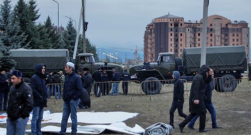 Участники акции протеста в Магасе. Октябрь 2018 г. Фото: REUTERS/Maxim Shemetov Участники акции протеста в Магасе. Октябрь 2018 г. Фото: REUTERS/Maxim Shemetov
