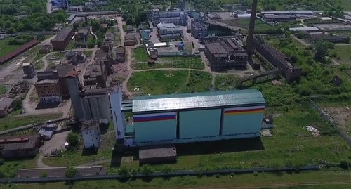 Территория маисового комбината в Беслане. Стоп-кадр видео канала "Вызов времени - ВВ" https://www.youtube.com/watch?v=jAtEMbnx7os&feature=emb_logo Территория маисового комбината в Беслане. Стоп-кадр видео канала "Вызов времени - ВВ" https://www.youtube.com/watch?v=jAtEMbnx7os&feature=emb_logo