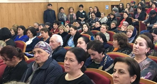 Участники конференции, посвященной проблемам развития языков народов КЧР, город Карачаевск, 19 декабря 2019 года, фото Аси Капаевой Участники конференции, посвященной проблемам развития языков народов КЧР, город Карачаевск, 19 декабря 2019 года, фото Аси Капаевой