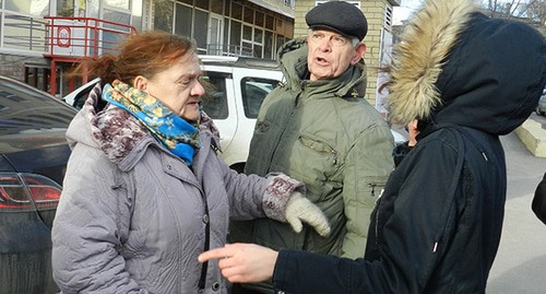 Участники пикетов спорят с прохожими. Волгоград, 20 декабря 2019 г. Фото Татьяны Филимоновой для "Кавказского узла" Участники пикетов спорят с прохожими. Волгоград, 20 декабря 2019 г. Фото Татьяны Филимоновой для "Кавказского узла"