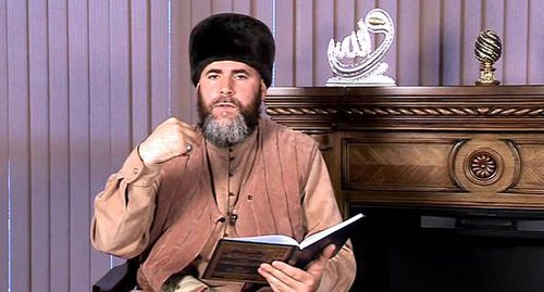 Салах Межиев. Скриншот видео ДУМ ЧР https://www.youtube.com/watch?v=bigO5vZHXY8 Салах Межиев. Скриншот видео ДУМ ЧР https://www.youtube.com/watch?v=bigO5vZHXY8