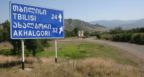 Дорожный указатель в Грузии. Фото: Nicolai Bangsgaard, https://commons.wikimedia.org/w/index.php?curid=3434877 Дорожный указатель в Грузии. Фото: Nicolai Bangsgaard, https://commons.wikimedia.org/w/index.php?curid=3434877