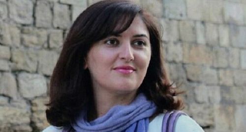 Шахла Гумбатова. Стоп-кадр: Meydan TV https://d9mc3ts4czbpr.cloudfront.net/az Шахла Гумбатова. Стоп-кадр: Meydan TV https://d9mc3ts4czbpr.cloudfront.net/az