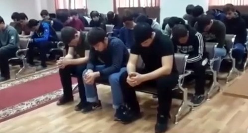 Скриншот видео "Чеченцев задержали за клич "Бачи-Юрт сила"!", https://youtu.be/B952752Vyhg Скриншот видео "Чеченцев задержали за клич "Бачи-Юрт сила"!", https://youtu.be/B952752Vyhg