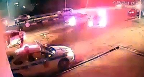 Момент нападения на посту ДПС в Магасе. Кадр записи камеры видеонаблюдения на посту ДПС в Магасе https://www.youtube.com/watch?v=GPIU4lYnQGk Момент нападения на посту ДПС в Магасе. Кадр записи камеры видеонаблюдения на посту ДПС в Магасе https://www.youtube.com/watch?v=GPIU4lYnQGk
