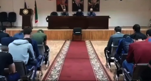 Скриншот видео "Чеченцев задержали за клич "Бачи-Юрт - сила"!", https://youtu.be/B952752Vyhg Скриншот видео "Чеченцев задержали за клич "Бачи-Юрт - сила"!", https://youtu.be/B952752Vyhg