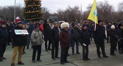 Митинг за отставку Трапезникова. Элиста, 5 января 2020 года. Фото Алены Садовской для "Кавказского узла" Митинг за отставку Трапезникова. Элиста, 5 января 2020 года. Фото Алены Садовской для "Кавказского узла"