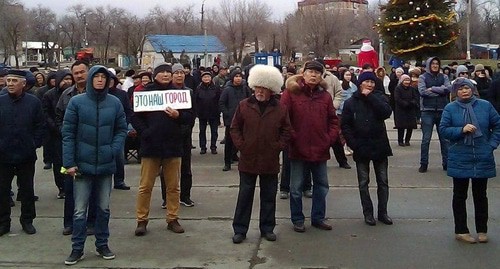 Митинг с критикой кадровой политики главы Калмыкии. Элиста, 5 января 2020 года. Фото Алены Садовской для "Кавказского узла". Митинг с критикой кадровой политики главы Калмыкии. Элиста, 5 января 2020 года. Фото Алены Садовской для "Кавказского узла".