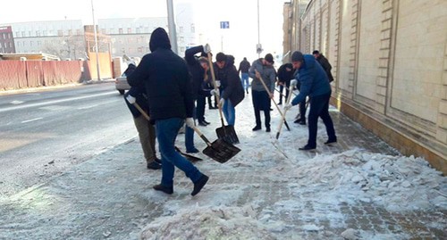 Уборка улиц в Грозном. Фото: Пресс-служба мэрии г.Грозного http://grozmer.ru/ Уборка улиц в Грозном. Фото: Пресс-служба мэрии г.Грозного http://grozmer.ru/