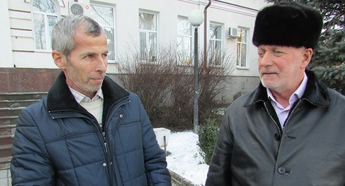 Ибрагим и Муса Зязиковы, старшие братья подсудимого. Фото Вячеслава Ященко для "Кавказского узла" Ибрагим и Муса Зязиковы, старшие братья подсудимого. Фото Вячеслава Ященко для "Кавказского узла"