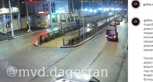 Водитель автомобиля движется по пешеходной аллее в Хасавюрте. Скриншот публикации на странице МВД по Дагестану в Instagram https://www.instagram.com/p/B7MO7kCIs59/ Водитель автомобиля движется по пешеходной аллее в Хасавюрте. Скриншот публикации на странице МВД по Дагестану в Instagram https://www.instagram.com/p/B7MO7kCIs59/