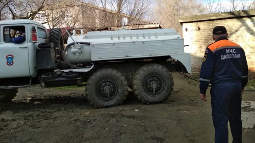 Обеззараживание воды в Кизляре. Январь 2020 года. Фото пресс-службы мэрии, http://mo-kizlyar.ru Обеззараживание воды в Кизляре. Январь 2020 года. Фото пресс-службы мэрии, http://mo-kizlyar.ru