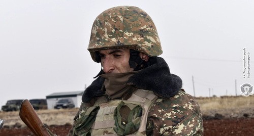 Солдат армии НКР. Фото: пресс-служба МО Армении http://www.mil.am/hy/news/7326 Солдат армии НКР. Фото: пресс-служба МО Армении http://www.mil.am/hy/news/7326
