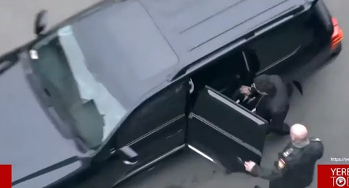 Задержание Стрелявшего в бизнес-центре "Эребуни плаза". Стоп-кадр видео Aysor TV https://www.youtube.com/watch?time_continue=4&v=SZ8kTjnuQFY&feature=emb_logo Задержание Стрелявшего в бизнес-центре "Эребуни плаза". Стоп-кадр видео Aysor TV https://www.youtube.com/watch?time_continue=4&v=SZ8kTjnuQFY&feature=emb_logo