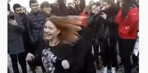 Участники студенческого праздника во Владикавказе. Кадр видео РИА "Регион Онлайн" https://www.youtube.com/watch?v=T104cBjFTc4&feature=emb_logo Участники студенческого праздника во Владикавказе. Кадр видео РИА "Регион Онлайн" https://www.youtube.com/watch?v=T104cBjFTc4&feature=emb_logo