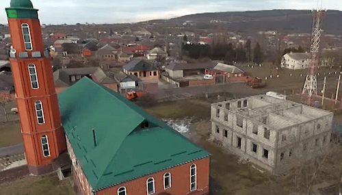 Поселок Гикало. Кадр видео ЧГТРК "Грозный" https://www.youtube.com/watch?v=wZl9dsUShg8 Поселок Гикало. Кадр видео ЧГТРК "Грозный" https://www.youtube.com/watch?v=wZl9dsUShg8
