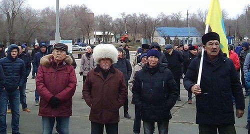 Митинг с критикой кадровой политики главы Калмыкии. Элиста, 5 января 2020 года. Фото Алены Садовской для "Кавказского узла". Митинг с критикой кадровой политики главы Калмыкии. Элиста, 5 января 2020 года. Фото Алены Садовской для "Кавказского узла".