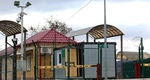 Пункт пропуска "Раздахан". Фото: Информационное агентство Осинформ http://osinform.org/print:page,1,69395-leningorskiy-rayon-problema-vybora-otchizny-ili-vozvraschayas-k-teme-zakrytiya-dorogi.html Пункт пропуска "Раздахан". Фото: Информационное агентство Осинформ http://osinform.org/print:page,1,69395-leningorskiy-rayon-problema-vybora-otchizny-ili-vozvraschayas-k-teme-zakrytiya-dorogi.html