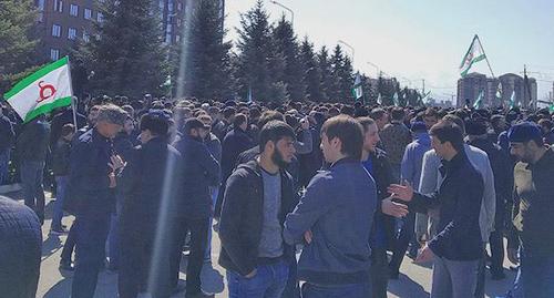 Митинг в Магасе. 26 марта 2019 г. Фото Умара Йовлоя для "Кавказского узла" Митинг в Магасе. 26 марта 2019 г. Фото Умара Йовлоя для "Кавказского узла"