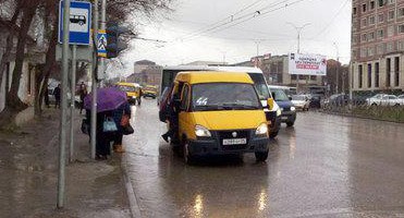 Автобусная остановка в Махачкале. Фото Ильяса Капиева для "Кавказского узла" Автобусная остановка в Махачкале. Фото Ильяса Капиева для "Кавказского узла"