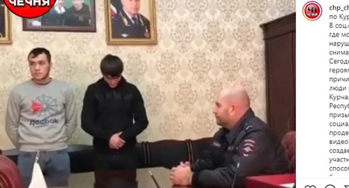 В Курчалоевском отделе полиции вслед за задержанными за употребление алкоголя отчитали героев видеоролика об опасном вождении автомобиля. Стоп-кадр видео в Instagram https://www.instagram.com/p/B8O7NivlWjc/ В Курчалоевском отделе полиции вслед за задержанными за употребление алкоголя отчитали героев видеоролика об опасном вождении автомобиля. Стоп-кадр видео в Instagram https://www.instagram.com/p/B8O7NivlWjc/