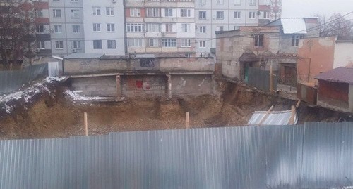 Строительство многоэтажки. Фото Людмилы Маратовой для "Кавказского узла" Строительство многоэтажки. Фото Людмилы Маратовой для "Кавказского узла"