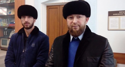 Двоюродный брат Зелимхана Бапхоева - Зураб и дядя Магомет Бапхоев (справа). Фото Вячеслава Ященко для "Кавказского узла" Двоюродный брат Зелимхана Бапхоева - Зураб и дядя Магомет Бапхоев (справа). Фото Вячеслава Ященко для "Кавказского узла"