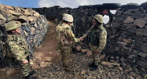 На позиции азербайджанской армии в зоне карабахского конфликта. Фото: Пресс-служба МО Азербайджана https://mod.gov.az/ru/foto-arhiv-045/ На позиции азербайджанской армии в зоне карабахского конфликта. Фото: Пресс-служба МО Азербайджана https://mod.gov.az/ru/foto-arhiv-045/