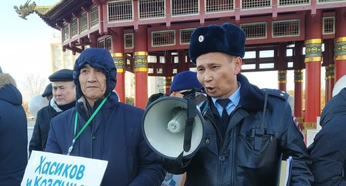 Участники митинга в Элисте. Фото Бадмы Бюрчиева для "Кавказского узла". Участники митинга в Элисте. Фото Бадмы Бюрчиева для "Кавказского узла".