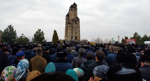 Митинг в память о жертвах депортации вайнахов. Назрань, 23 февраля 2020 года. Фото Магомеда Алиева для "Кавказского узла". Митинг в память о жертвах депортации вайнахов. Назрань, 23 февраля 2020 года. Фото Магомеда Алиева для "Кавказского узла".