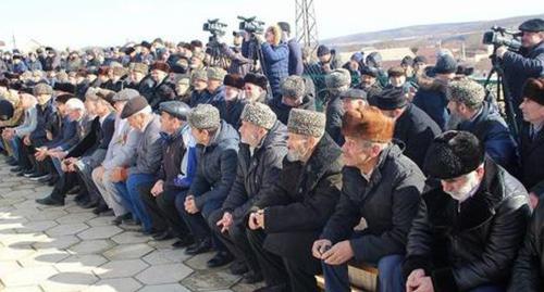 На митинге чеченцев-акинцев 23 февраля 2017 года. Фото предоставлено "Кавказскому узлу" Имампаши Чергизбиевым На митинге чеченцев-акинцев 23 февраля 2017 года. Фото предоставлено "Кавказскому узлу" Имампаши Чергизбиевым